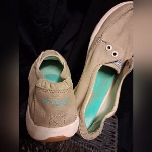 Performance Fishing Gear Womens Beige Canvas Shoes